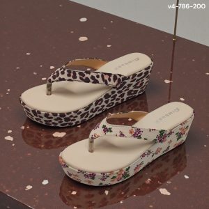 patterned flipflop wedges